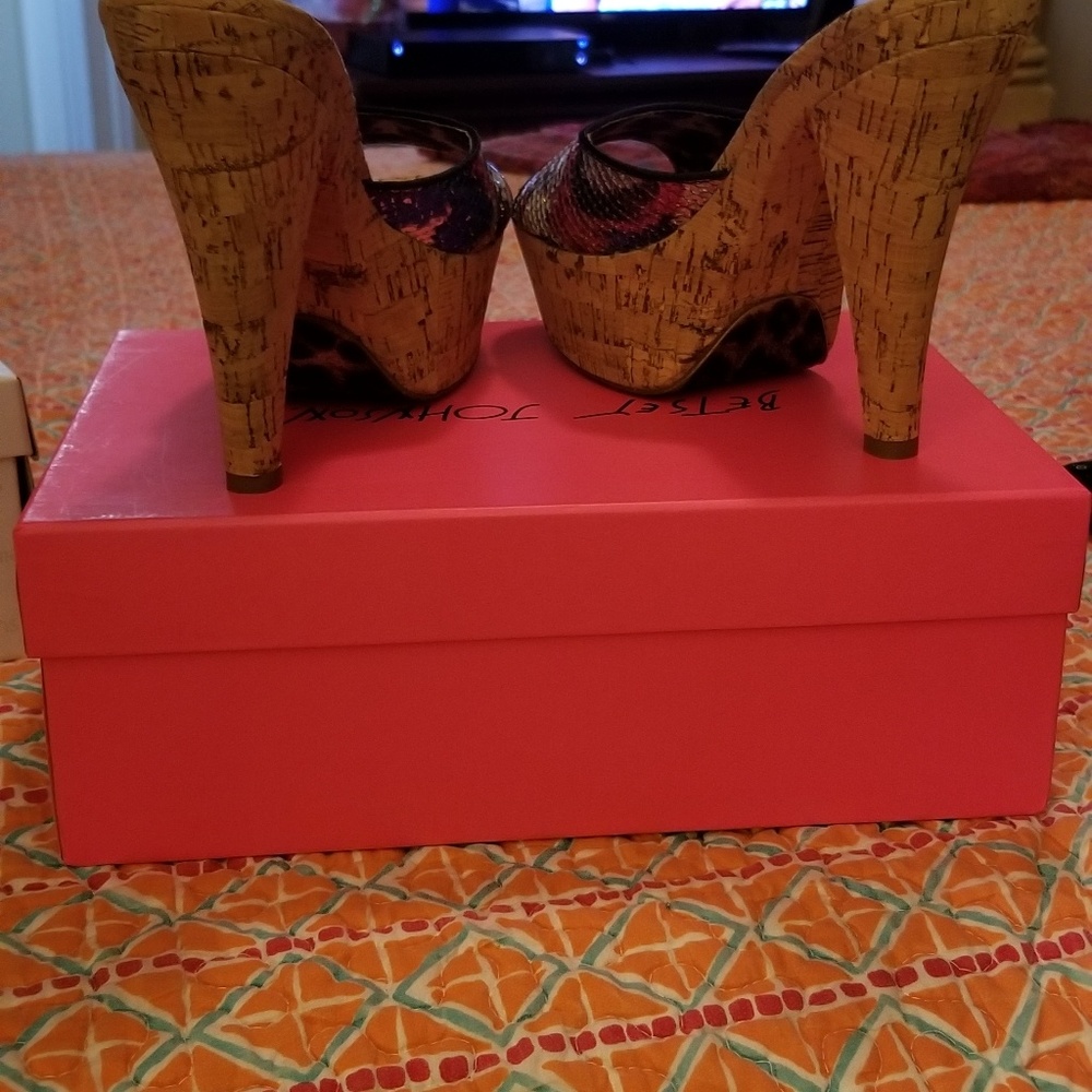 Shoes - Picture 2 of 3